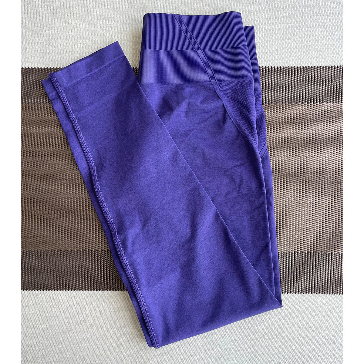 Comfortabele yoga kleding voor dames in neutrale tinten