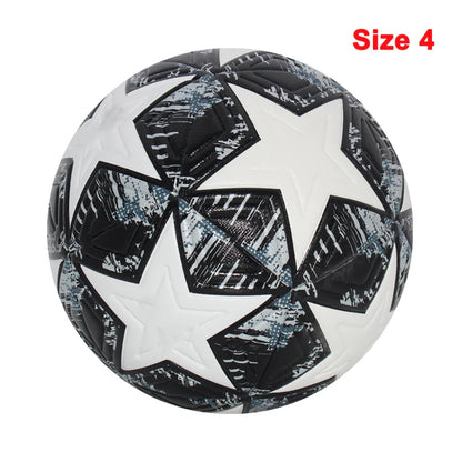 Voetbal met kleurrijk design voor goed zicht