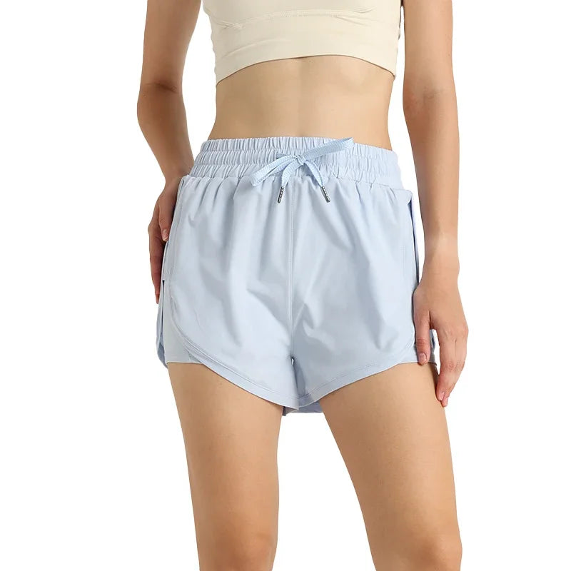 Stijlvolle yoga kleding met vrouwelijke snit