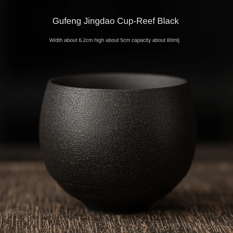 Decoratieve theepot als centerpiece