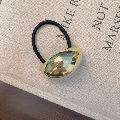 Gouden haarclip als stijlvolle accessoire