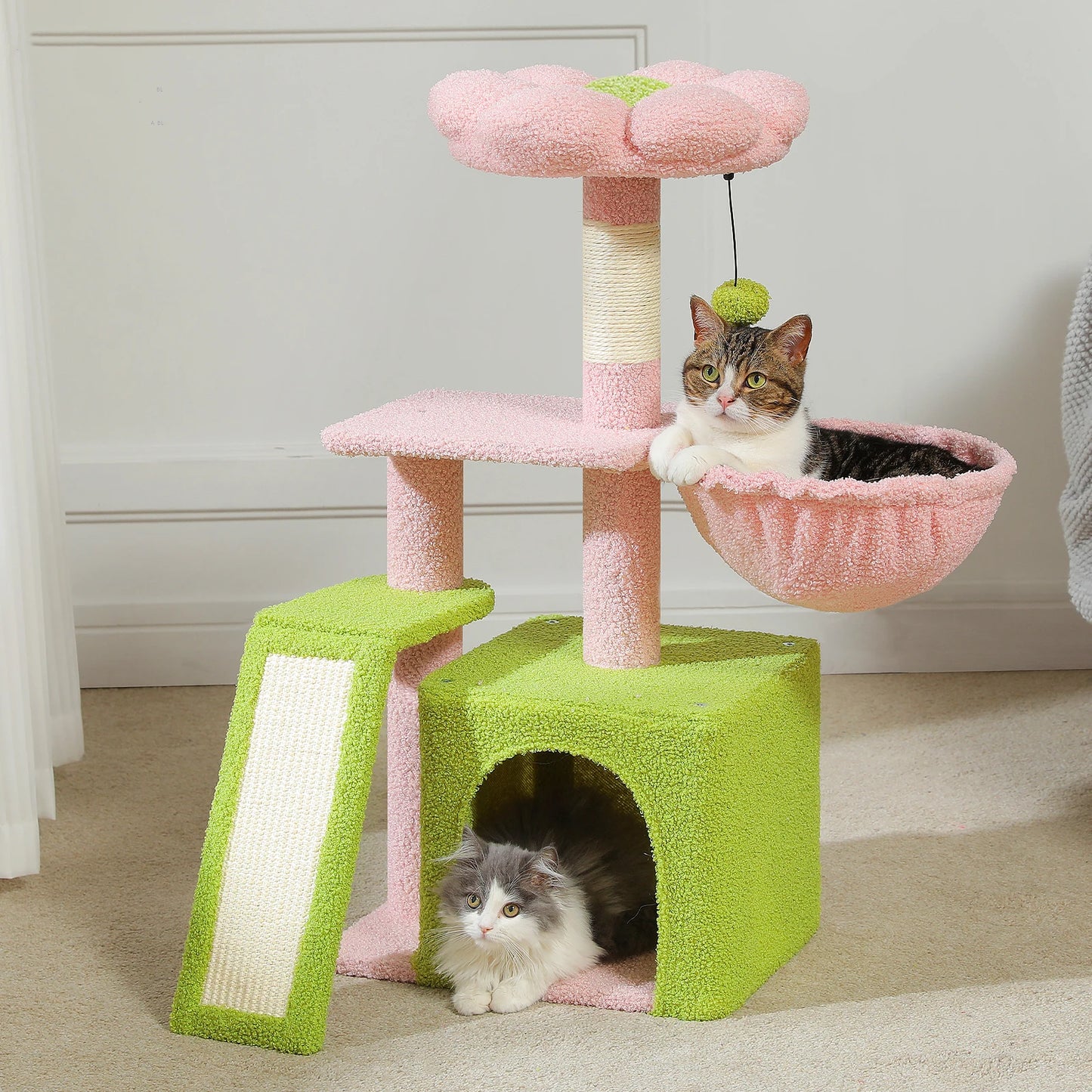 Hoge kattenpaal met veel verdiepingen – Klimmen en uitrusten