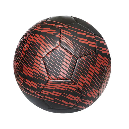 Voetbal met kleurrijk design voor goed zicht