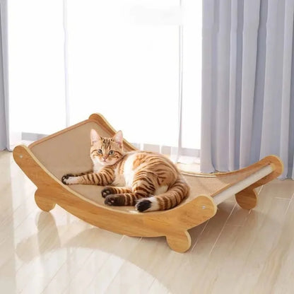 Houten kattenpaal met moderne vormen – Minimalistische charme