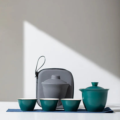 Elegante glazen theepot met metalen zeef