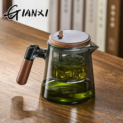 Thee zetten met gietijzeren theepot en accessoires