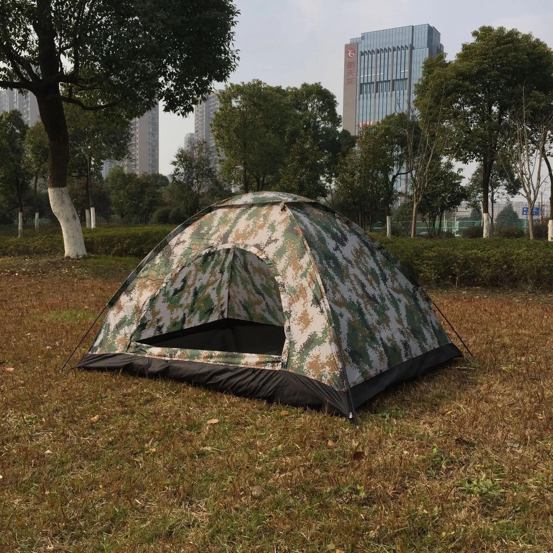 Camping tent met sterke stokken – Weerbestendig en stabiel