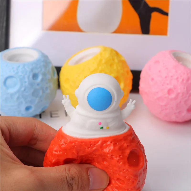 Intertoys stressbal met kleurrijke strepen