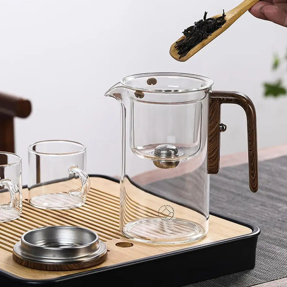 Thee drinken in stijl met handgemaakte kopjes