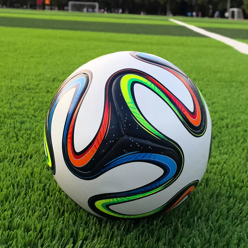 Voetbal met schokabsorberende eigenschappen