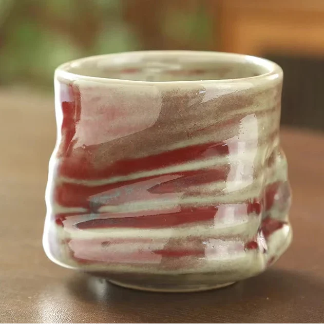 Klassieke theepot met bloemenmotief