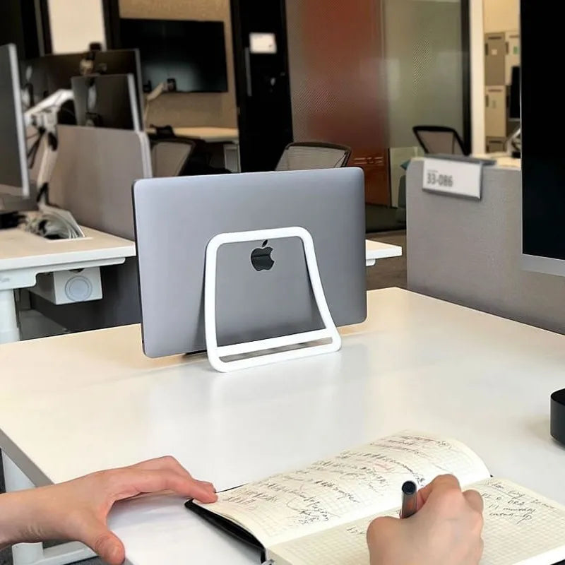 Compacte laptop standaard voor op reis