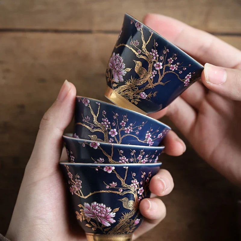 Elegante glazen theepot met metalen zeef
