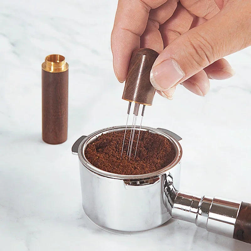 Espresso accessoires zoals doseerbeker en borstel