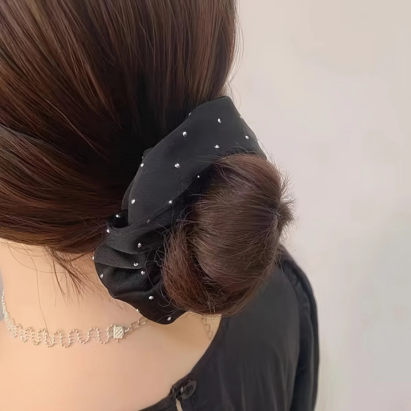Haar accessoires voor zomerse kapsels