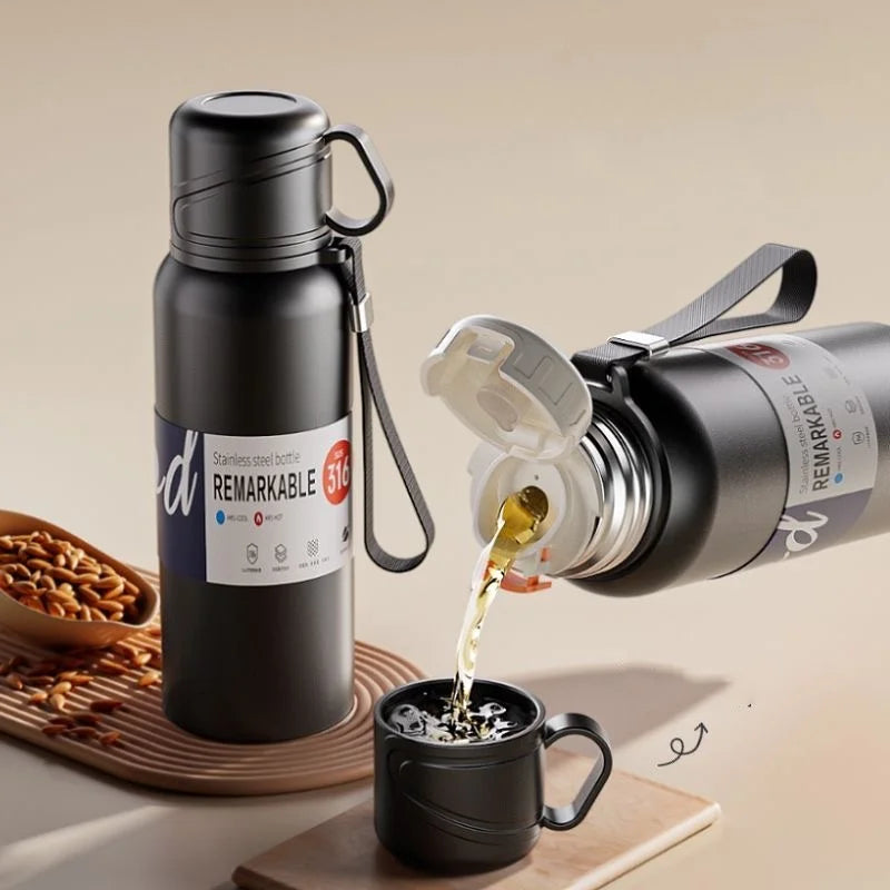 Thermosfles met drinkbeker – 2-in-1 oplossing