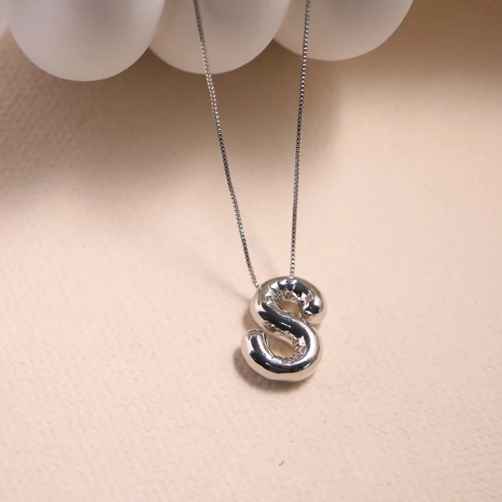 Zilverkleurige naamketting met klassiek ontwerp