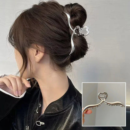 Gouden haarclip als stijlvolle accessoire