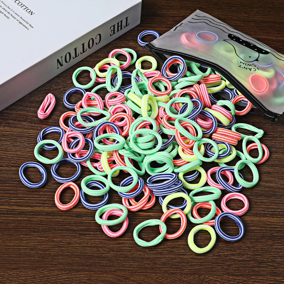 Set haarclips met moderne print