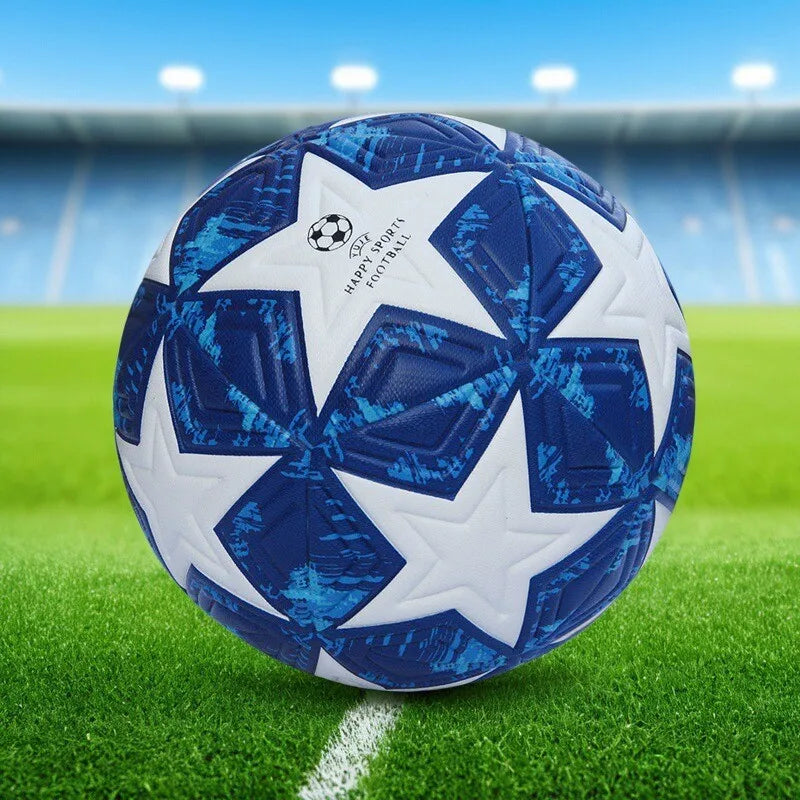 Voetbal met gestroomlijnde vorm voor nauwkeurig spel