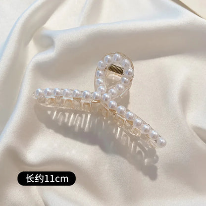 Haar accessoires met glinsterende steentjes