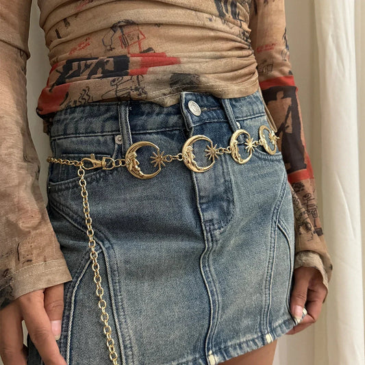 Riem met metalen kettingdetail als modeaccent