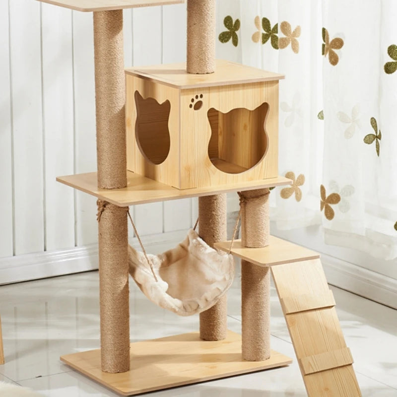 Houten krabpaal in neutrale tinten – Rustig en chic