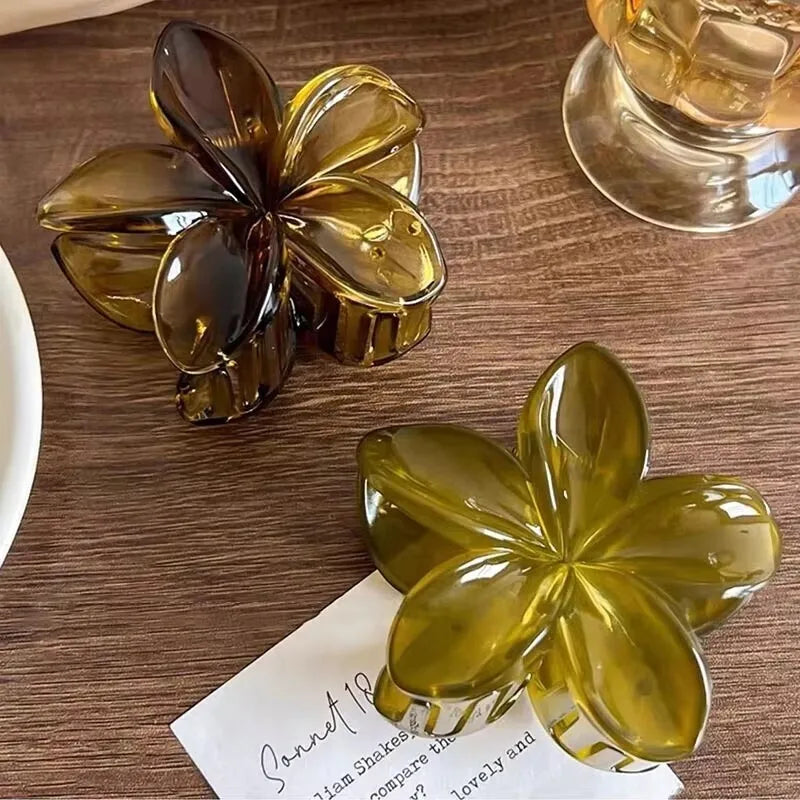 Decoratieve haarclip met bloemmotief