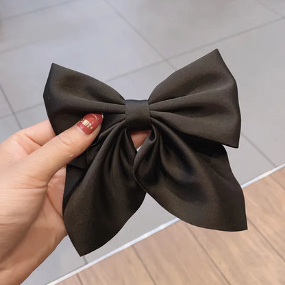 Stijlvolle scrunchies van satijn en fluweel