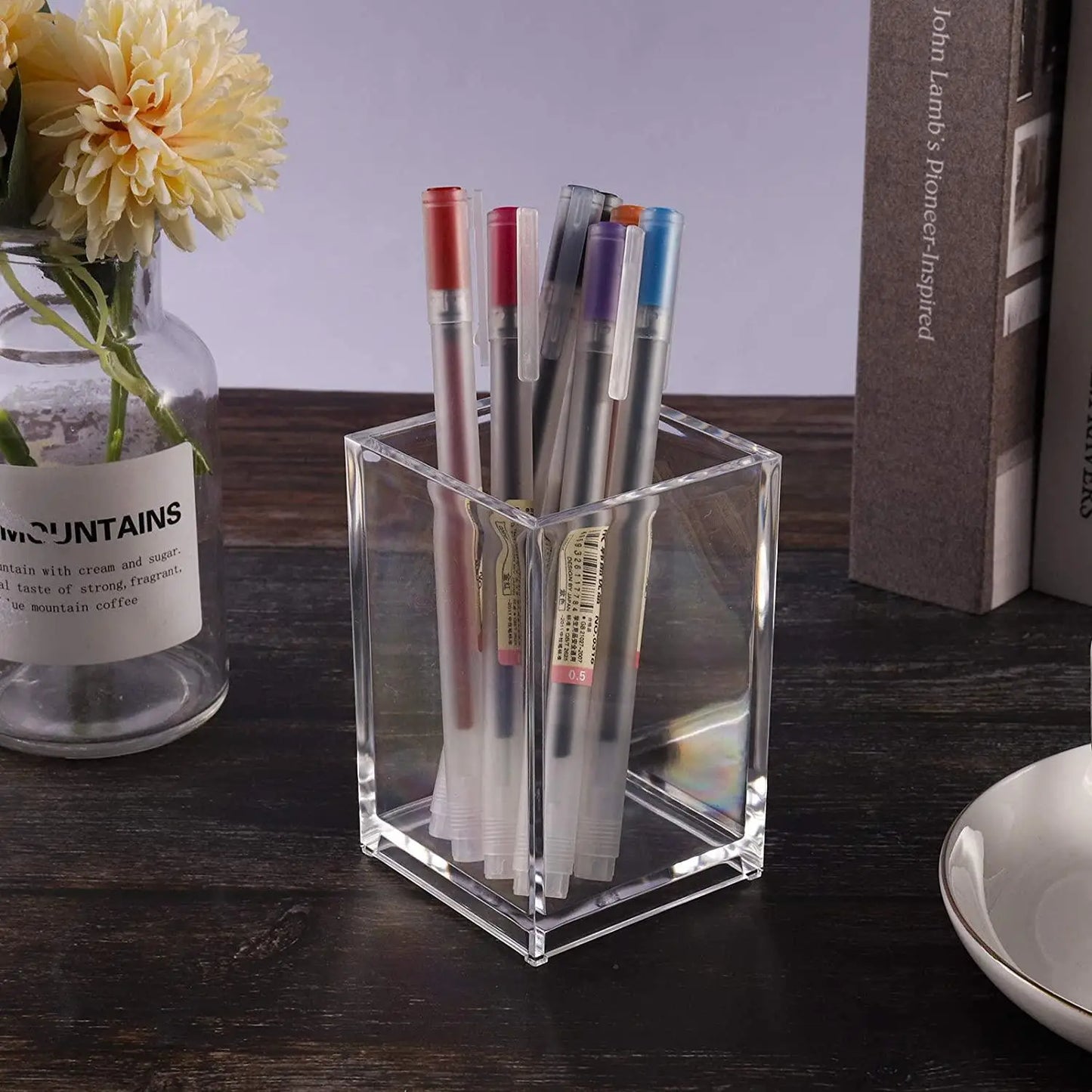 Desk organizer in zwart metaal – Tijdloos design