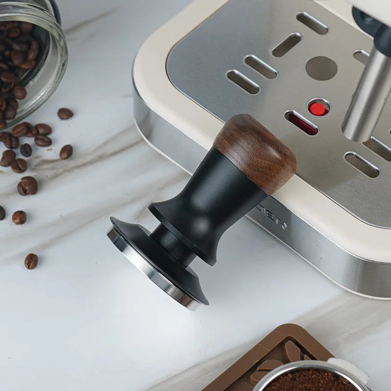 Melkkannetje van roestvrij staal als barista accessoire