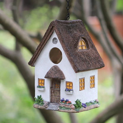Houten vogelhuisjes op paal – Stabiele oplossing