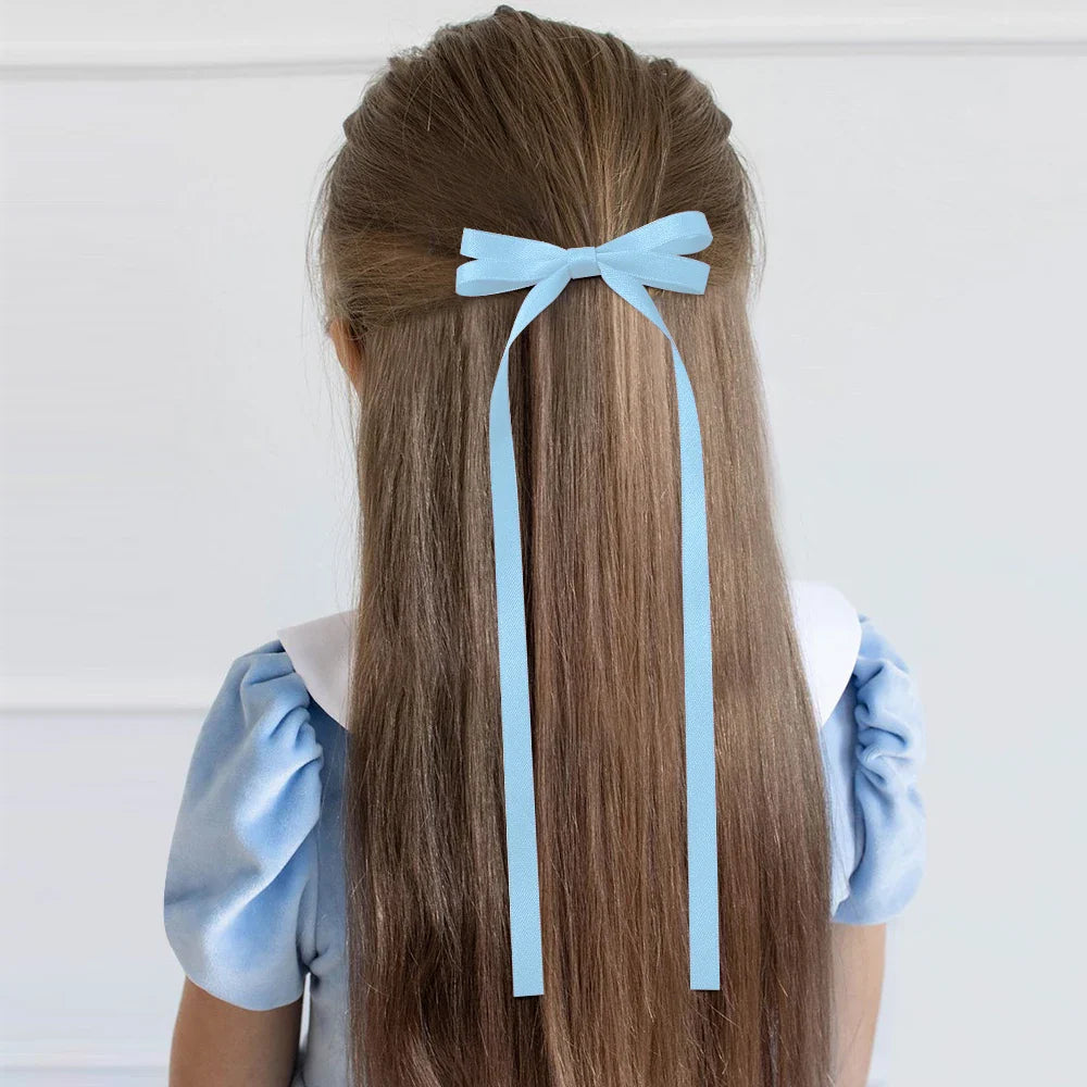 Moderne haarband met knoopdetail