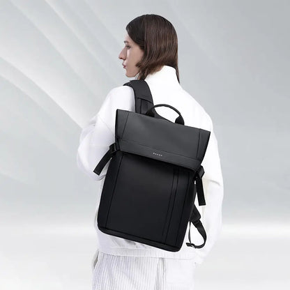 Moderne rugzak als handbagage met laptophouder