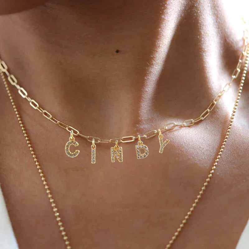 Ketting met naam en subtiel bloempatroon