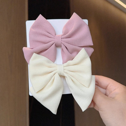 Haar accessoires met elegante knoop