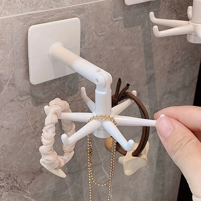 Sieradenrekje in zwart met goud – Trendy en chic