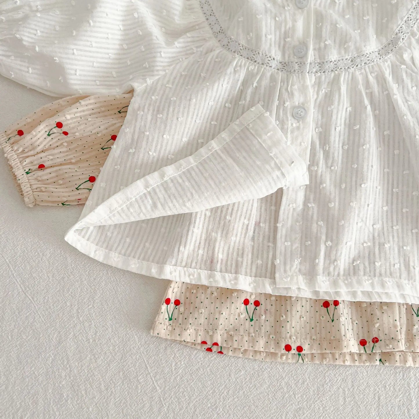 Lichtgewicht baby kleding voor de zomer