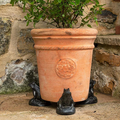 Vintage lantaarn als sfeermaker in tuin