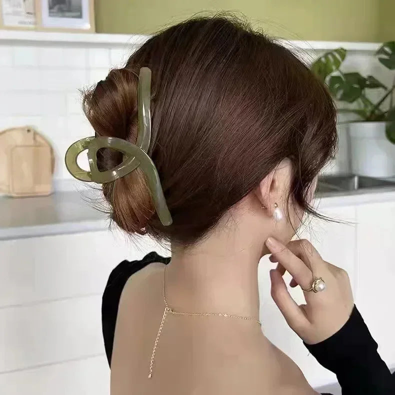 Haar accessoires met glinsterende steentjes