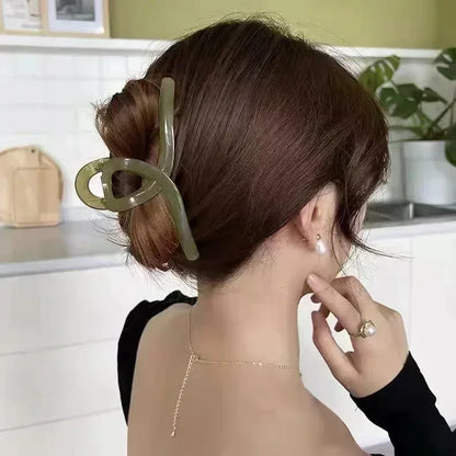 Haar accessoires met glinsterende steentjes