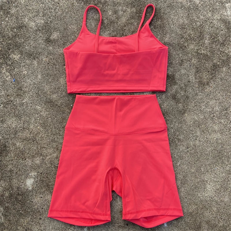 Yoga kleding in neutrale tinten met stretch