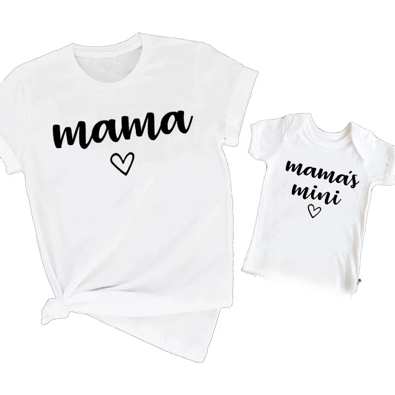 Moms and mini's – Matching outfits voor moeder en kind