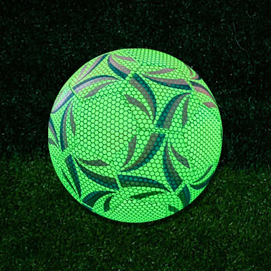 Straatvoetbal met goede grip op tegels