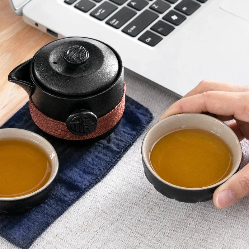 Keramisch theeservies met matte afwerking