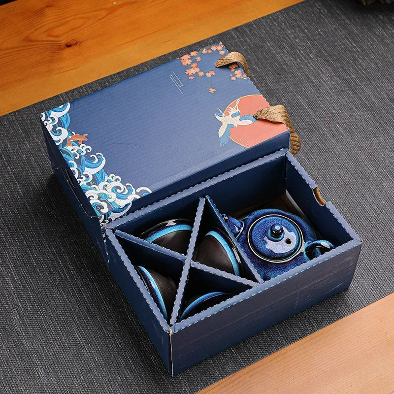 Praktische theewaar set met lekvrije schenktuit