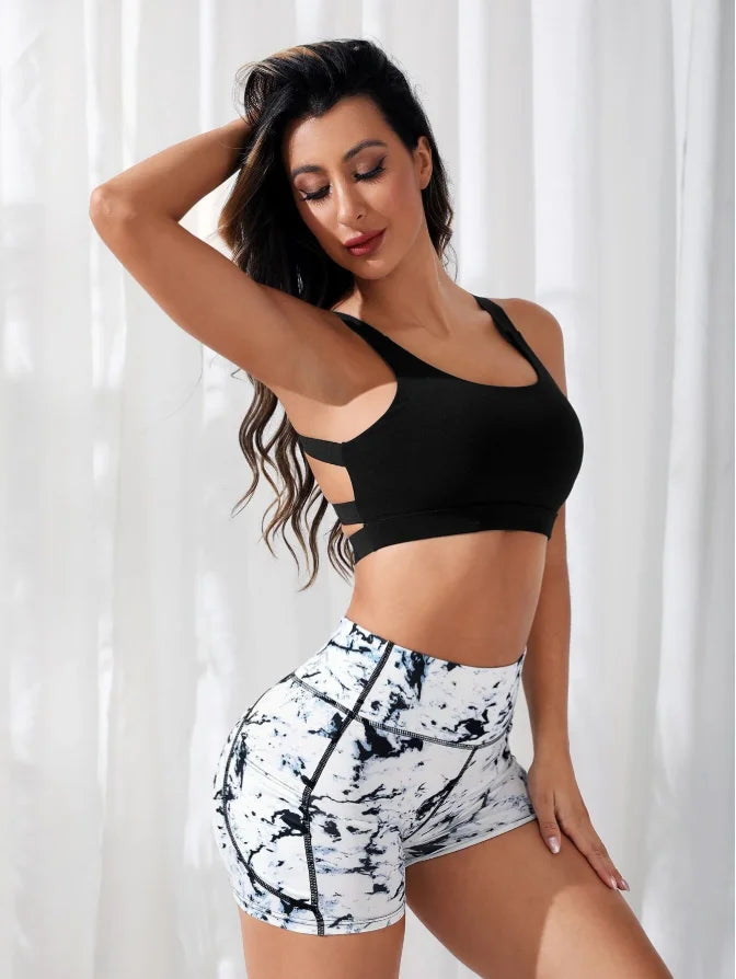 Sportieve yoga kleding in frisse tinten