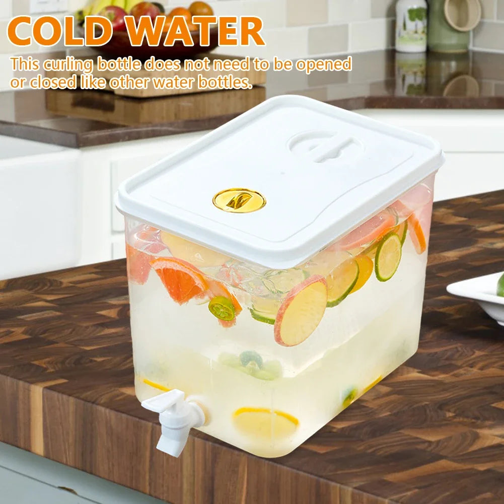 Drankdispenser met glas en metaal – Mix van rustiek en modern