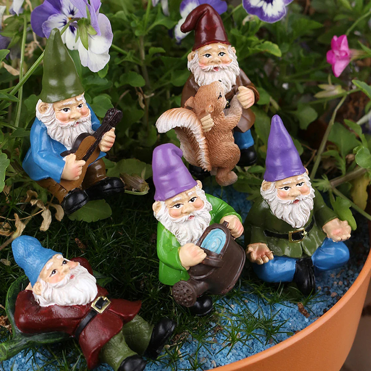 Vintage gietertje als decoratie voor tuin