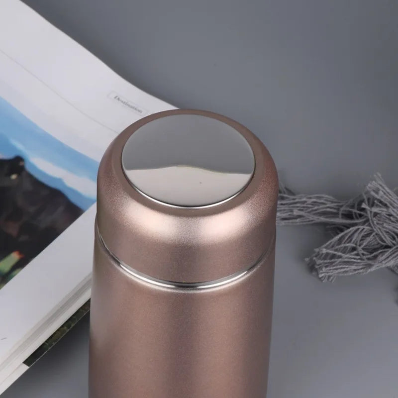 Thermosfles met kleurrijke dop – Herkenbaar en vrolijk